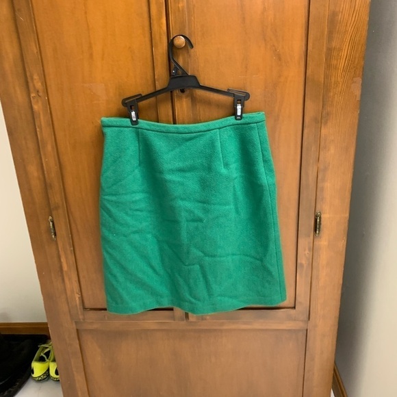 J McLaughlin emerald green wool mini skirt size 6 front zip + hidden side zip - Picture 5 of 5